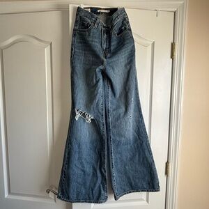 Women’s Levi’s Flared Jeans